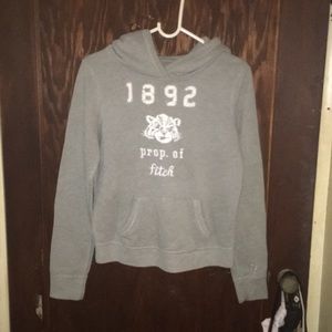Gray abercrombie pullover🐯